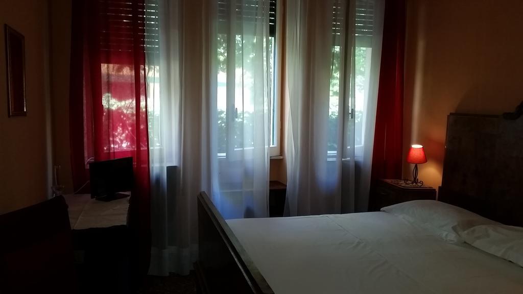 B&B L'Auberge Anzio Ruang foto